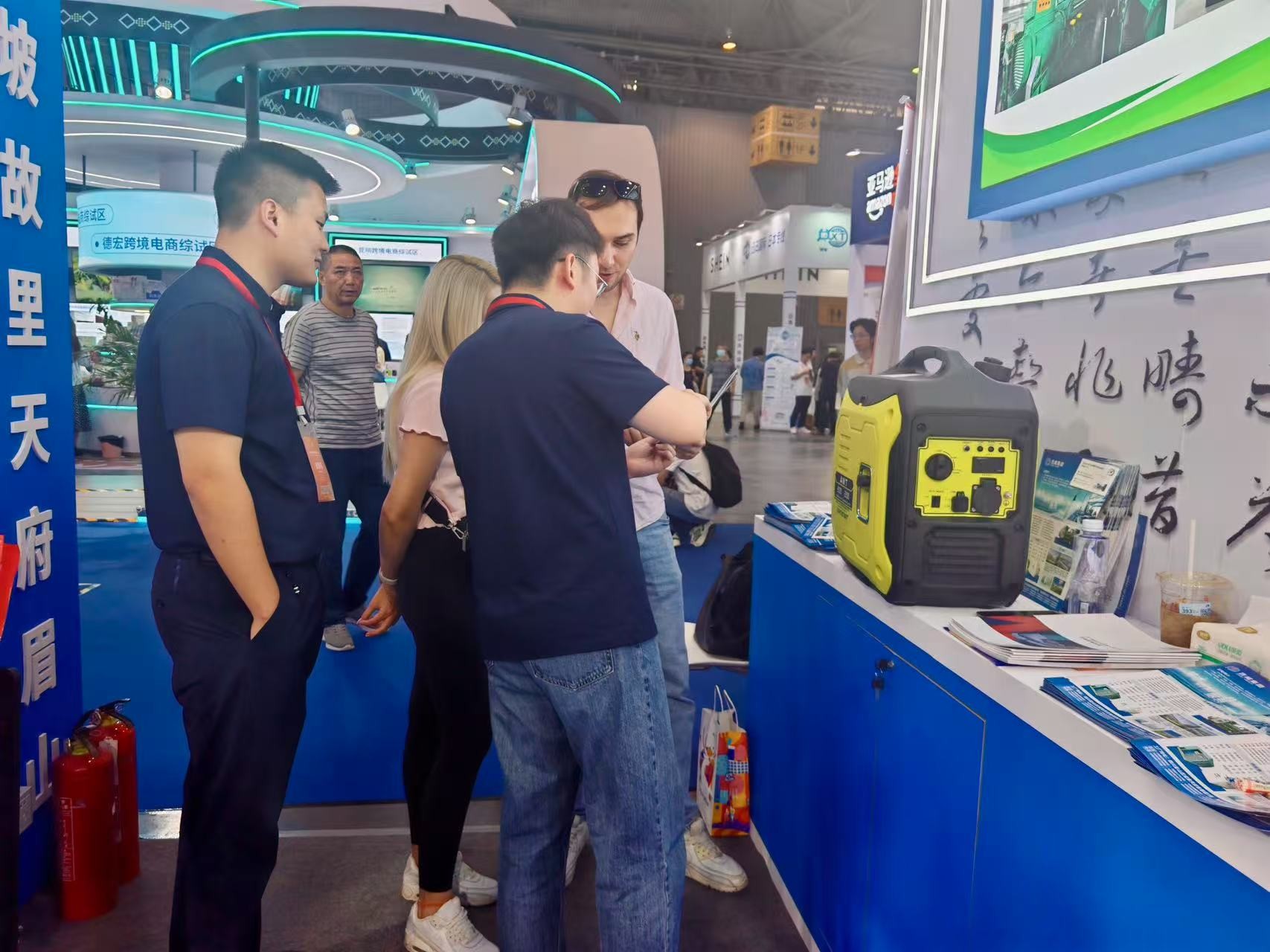 Latest company blogs about Jiwei Company shone at the exhibition, and its small gasoline generator sets were favored